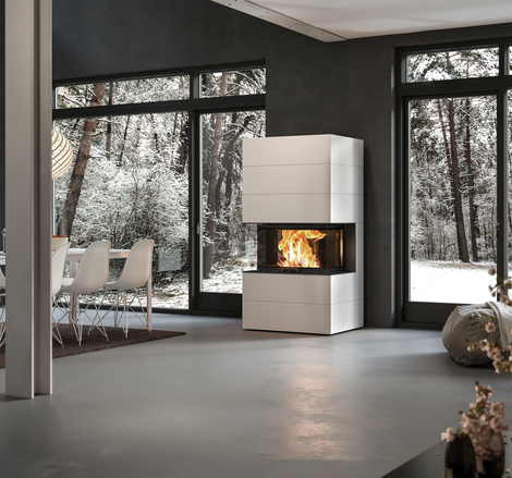 VISIO 3 ELEMENT Holz-Kamin VISIO 3 ELEMENT eingebaut in weiss gestrichenen Betonelementen als freistehender dreiseitiger Kamin mitten im Raum
